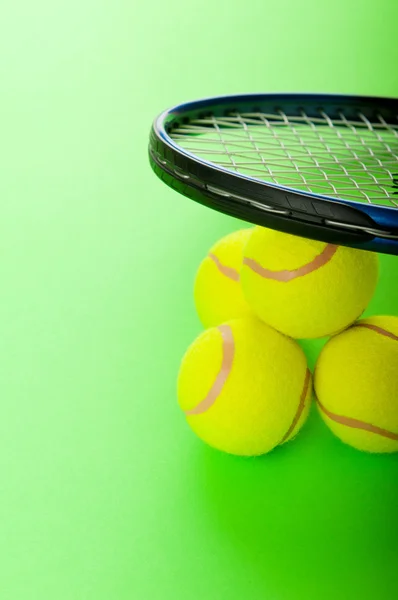 Concetto tennis con palline e racchetta — Foto Stock