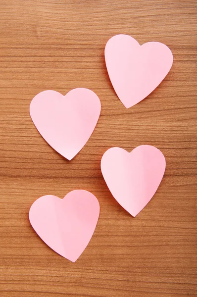 Καρδιά σχήμα κολλώδεις σημειώσεις στο παρασκήνιο — Φωτογραφία Αρχείου