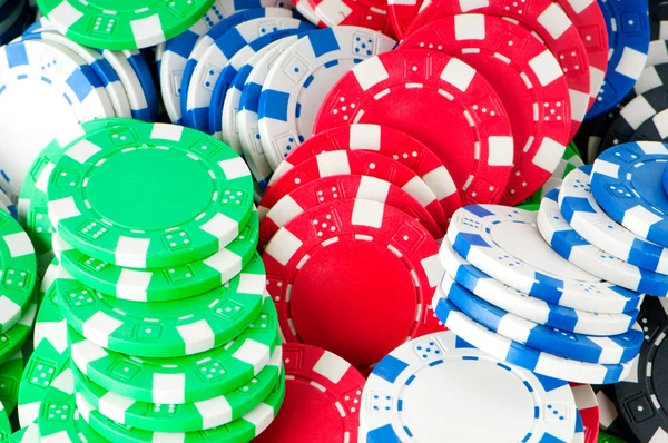 Stapel verschiedener Casino-Chips - Glücksspiel-Konzept — Stockfoto