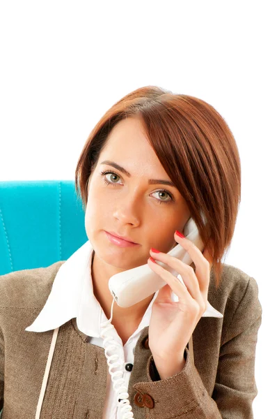 Молода бізнес-леді розмовляє по телефону — стокове фото