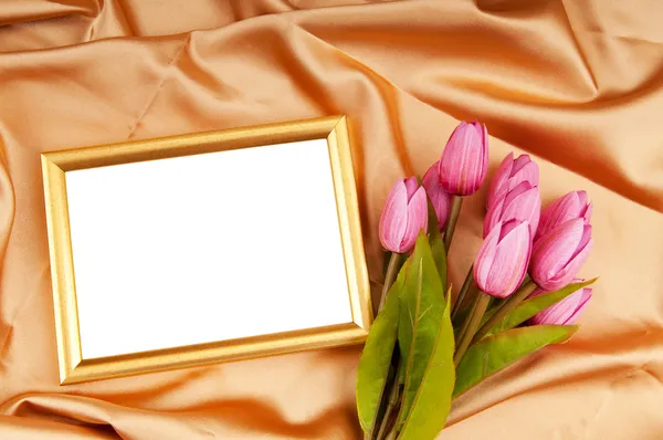 Marcos de fotos y tulipanes flores en satén —  Fotos de Stock