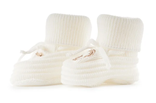 Zapatos de bebé tejidos aislados sobre fondo blanco — Foto de Stock