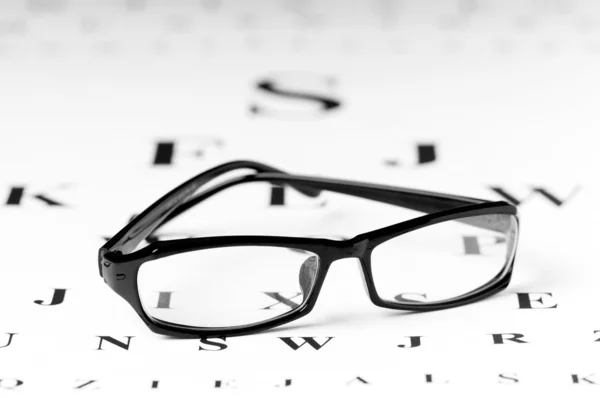 Optische leesbril op de tafel van het gezichtsvermogen — Stockfoto