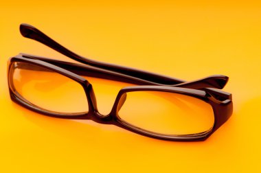 Optik okuma gözlükleri arka planda