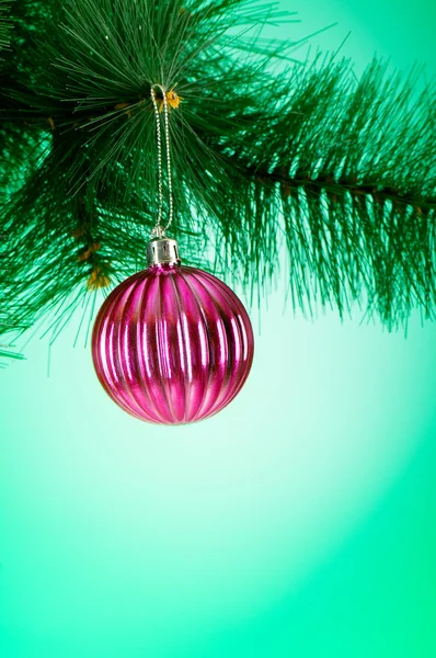 Decorazione di Natale contro lo sfondo sfumato colorato — Foto Stock