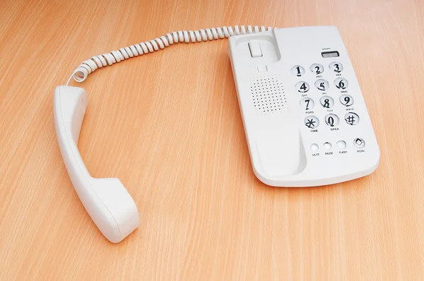 Beyaz ofis telefon düz yüzeye — Stok fotoğraf