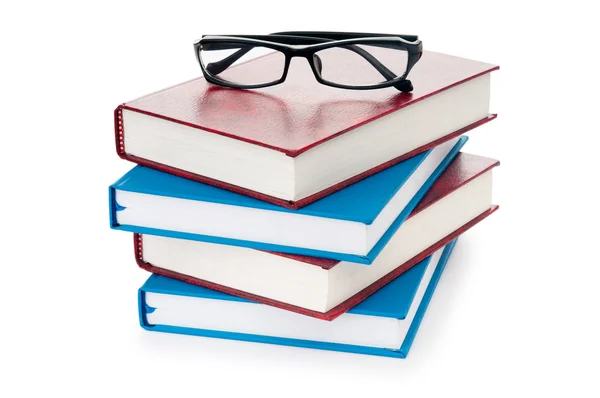 書籍、白で隔離され、読書用眼鏡 — ストック写真