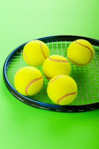 Έννοια του τένις με μπάλες και ρακέτα — Φωτογραφία Αρχείου