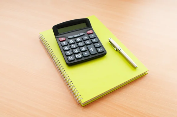 Üzleti koncepció-val jegyzék és kalkulátor — Stock Fotó