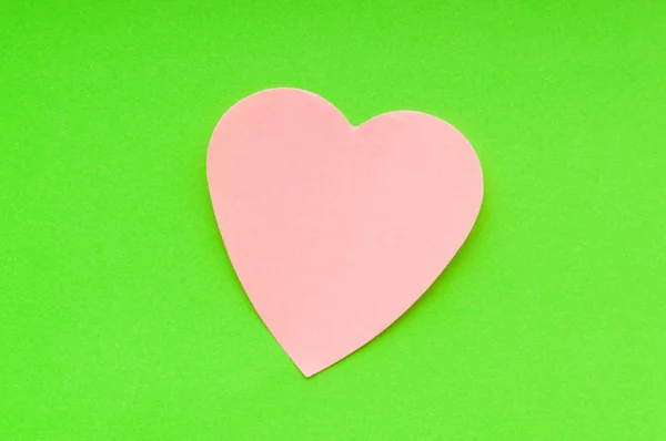 Coração em forma de notas pegajosas no fundo — Fotografia de Stock