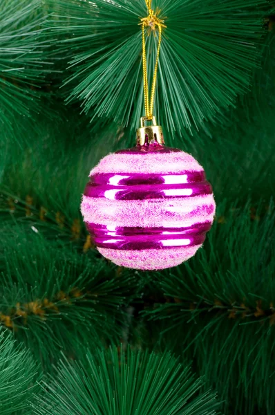 圣诞装饰树-假日概念上 — 图库照片#