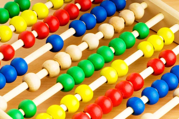Koncepcja edukacji - abacus z wielu kolorowych paciorków — Zdjęcie stockowe