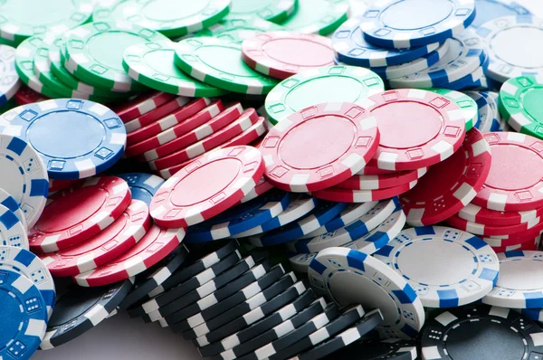Tumpukan berbagai chip kasino - konsep judi — Stok Foto