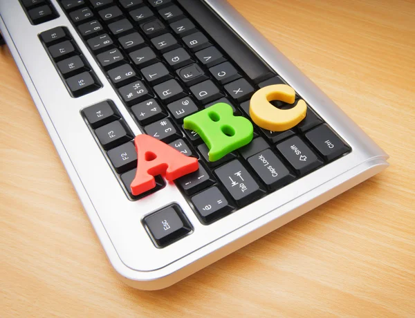 Concepto de educación temprana con teclado y letras —  Fotos de Stock