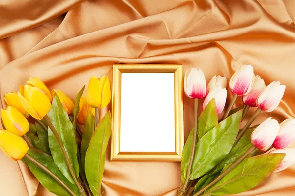 サテンの画像フレームとチューリップの花 — ストック写真
