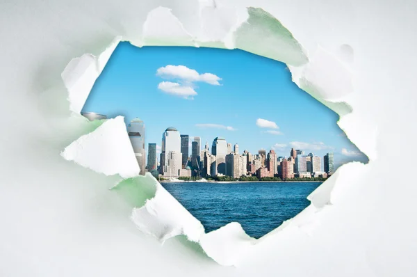 Nova Iorque através de um buraco no papel — Fotografia de Stock