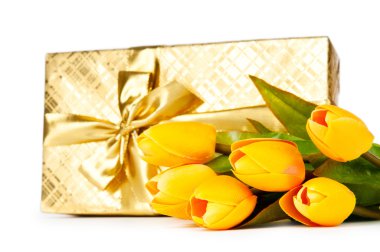 kutlama kavramı - hediye kutusu ve Lale çiçek