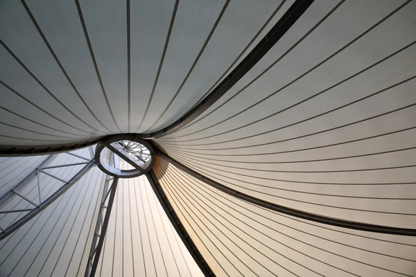 スケルトン上特別な生地の緊張から天井 — ストック写真