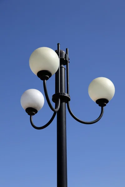 Lanterna Rua Com Plafonds Redondos Contra Céu — Fotografia de Stock