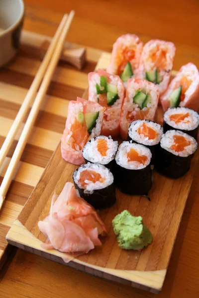 Traditionelles Japanisches Essen Und Stäbchen Restaurant — Stockfoto