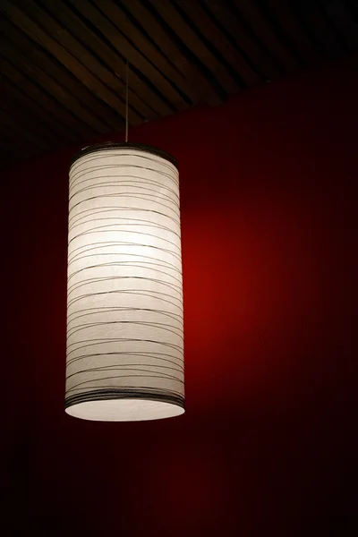 Die Elektrische Leuchte Mit Dem Lampenschirm Einem Raum — Stockfoto