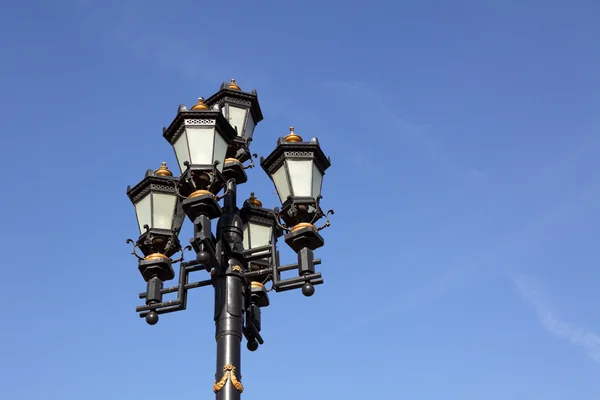 Cinq Lampes Sur Lampadaire Métal Haut — Photo