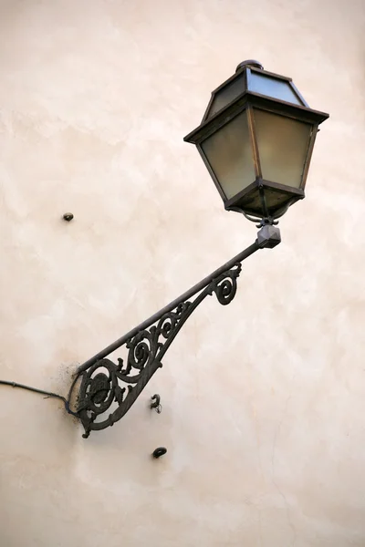 Lanterna Velha Uma Parede — Fotografia de Stock