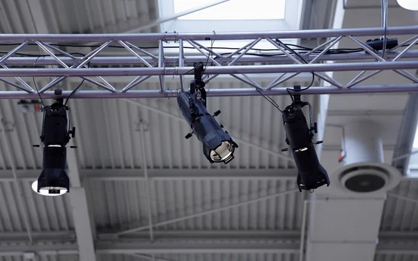 Projecteur Suspendu Sous Plafond — Photo
