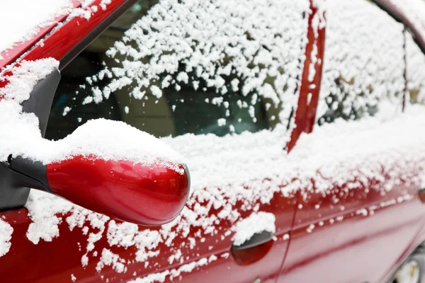 Snø på bilen – stockfoto