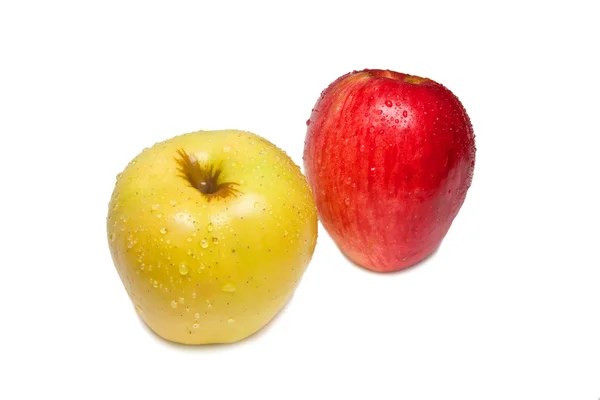 Dojrzałe jabłka żółty i czerwony na białym tle — Zdjęcie stockowe