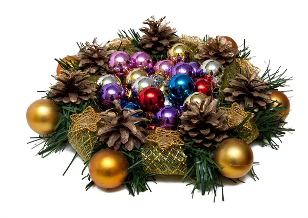 Ghirlanda di decorazione dell'albero di Natale. isolato su backgroun bianco — Foto Stock