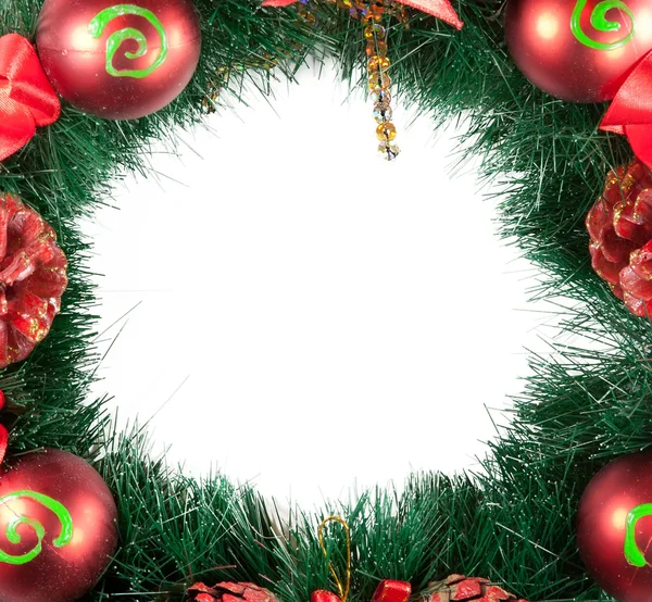 Різдвяна ялинкова прикраса гірлянди. Ізольовані над білим фоном — стокове фото