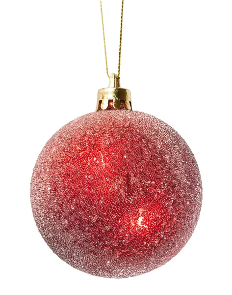 Červená vánoční míč na bílém pozadí — Stock fotografie