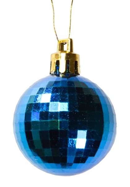 Niebieska świąteczna piłka na białym tle — Zdjęcie stockowe