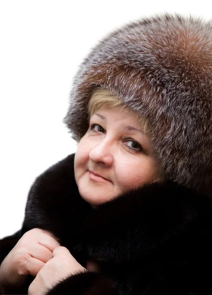 Hermosa mujer con sombrero de piel y abrigo de piel —  Fotos de Stock