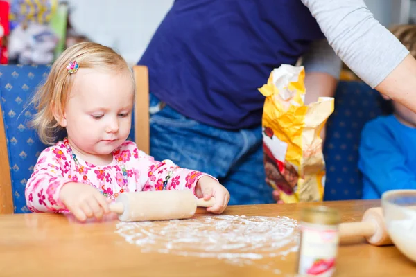 Toddler girl helping at kitchen — Stock Photo, Image