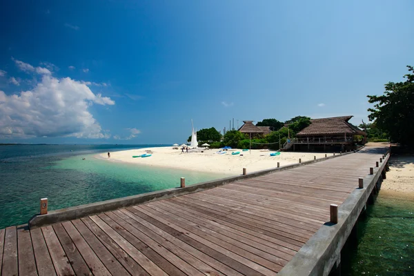 Landscape of beautiful tropical beach — Stock Photo, Image