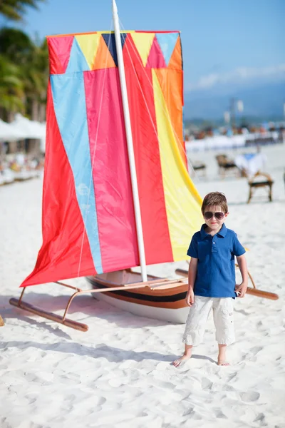 Мальчик в отпуске — стоковое фото
