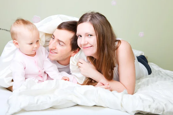 Family in bedroom — Stock Photo, Image