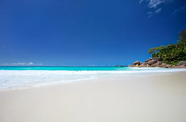 Ειδυλλιακή Παραλία Στο Νησί Praslin Στις Σεϋχέλλες — Φωτογραφία Αρχείου