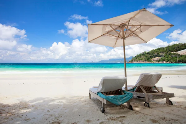 Beach Židle Perfektní Tropické Bílé Písečné Pláži — Stock fotografie