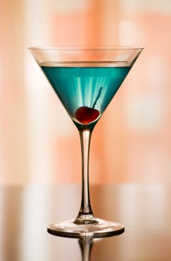 Betty Blue Cocktail. Short drink to serve at any time. Ingredients: 5-6 ice cubes, 1 measure vodka, 1/3 measure peach schnapps, 1/3 measure dry vermouth, 2-3 dr clipart