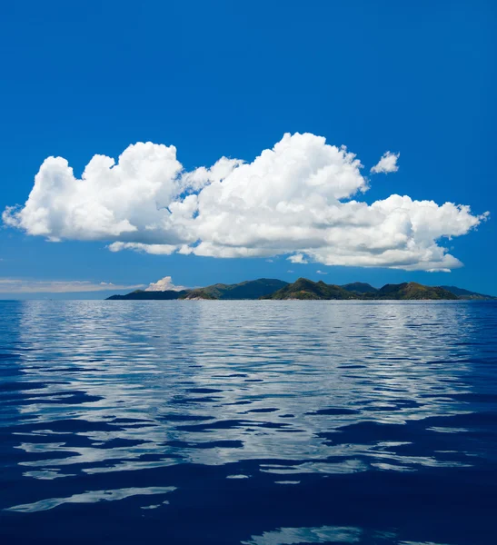 Ilhas Tropicais Meio Oceano Seychelles Grande Nuvem — Fotografia de Stock