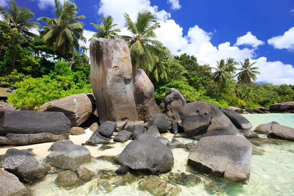 Vacker Stenig Kust Och Turkosa Havsvatten Seychellerna — Stockfoto