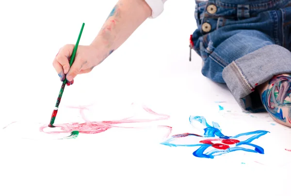 Makro Foto Von Jährigen Jungen Malerei Auf Weißem Hintergrund — Stockfoto