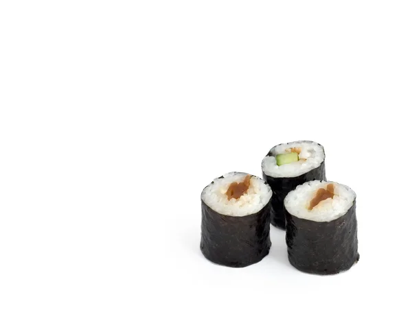 日本食品 Kappamaki 黄瓜卷 和孤立的白色背景上的 Toro 脂肪金枪鱼 Maki — 图库照片