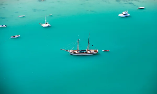 Turkuaz Hint Okyanusu Suların Küçük Teknelerin Havadan Görünümü — Stok fotoğraf