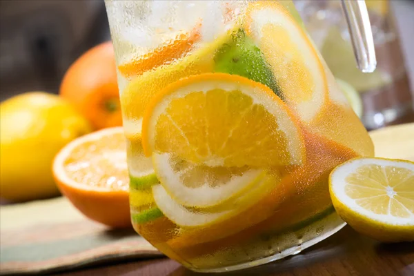 Citrus isvatten — Stockfoto