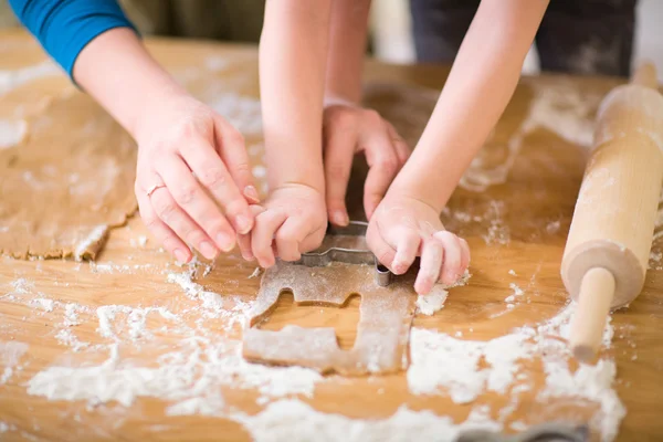 Молода Мати Син Кухні Роблять Печиво — стокове фото