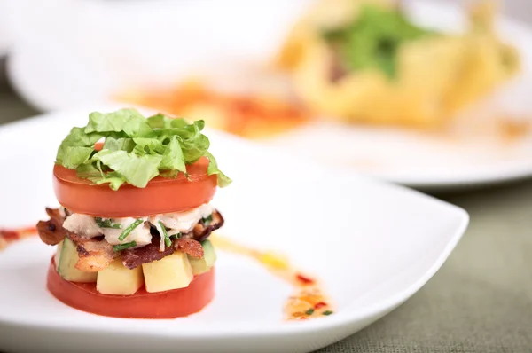 Délicieuse Salade Hors Œuvre Avec Tomates Laitue Bacon Croustillant Poitrine — Photo